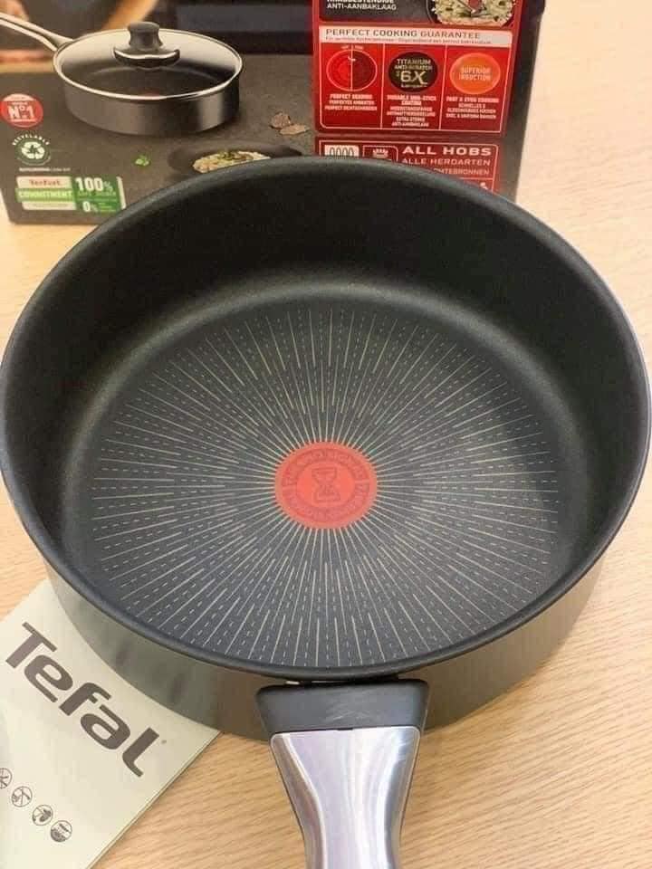 Chảo chống dính Tefal Excellence size 24cm G26932 có nắp kính